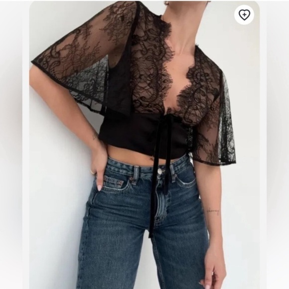 Rumored Tops - Rumored NWT Veronica blouse